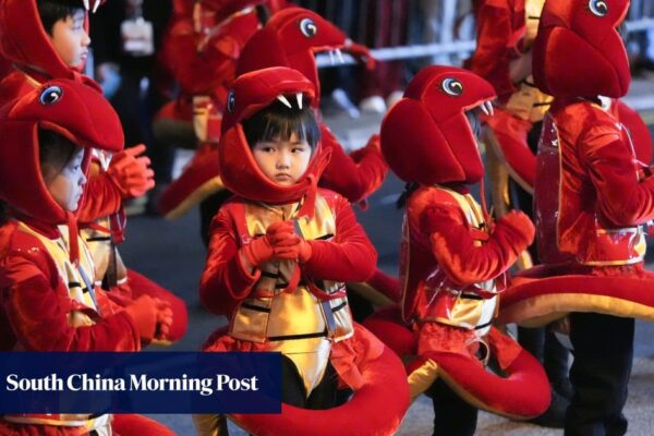 Cheers and applause as Hong Kong’s Lunar New Year parade begins