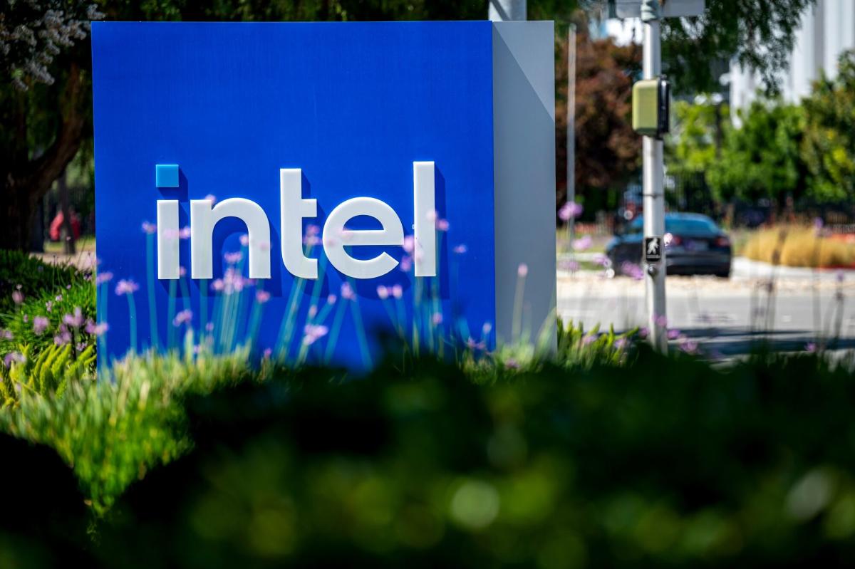 Intel Shares Jump on Report It’s an Acquisition Target