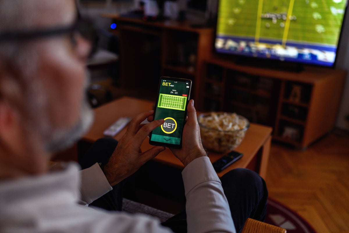 How Sports Betting Apps Use Psychology to Keep Users Gambling