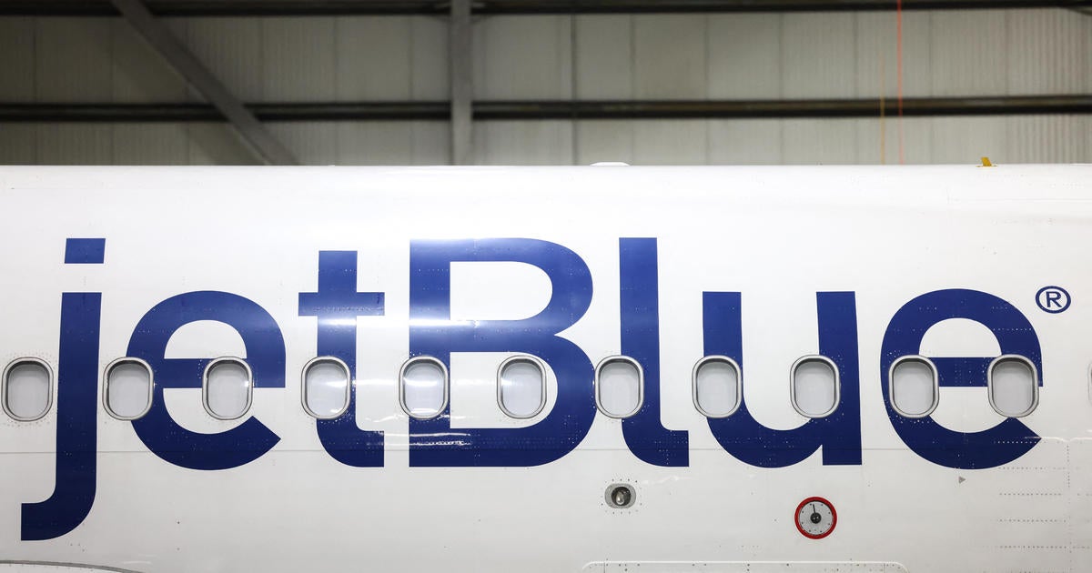 JetBlue now accepts Venmo payments to book flights — an airline first