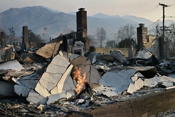 Los Angeles wildfires spur initial round of lawsuits against utilities Los Angeles wildfires spur initial round of lawsuits against utilities