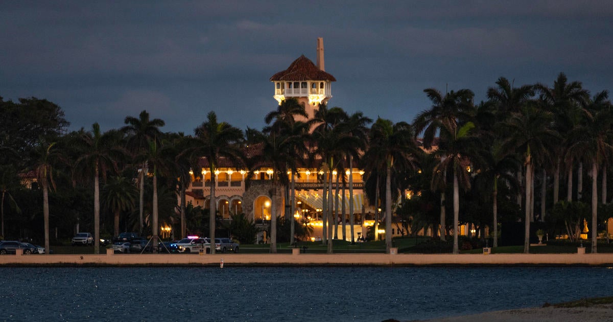 At Trump's freewheeling Mar-a-Lago, allies jockey for jobs, tee times and a spot on the buffet line