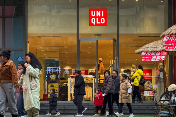 People Visit Chongqing Shopping District