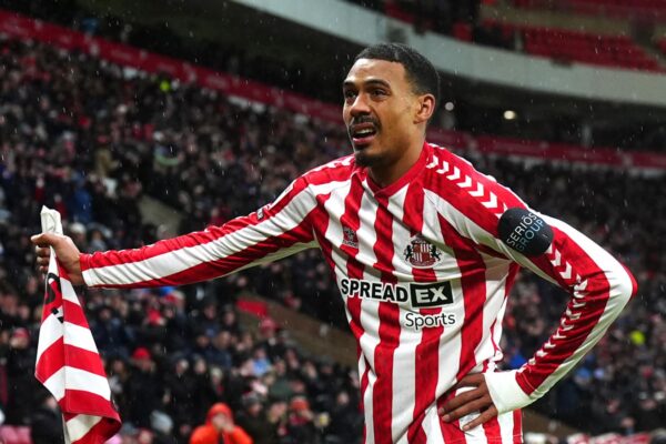 Sunderland 1-0 Portsmouth: Wilson Isidor scores Black Cats' winner to keep them in thick of promotion hunt | Football News