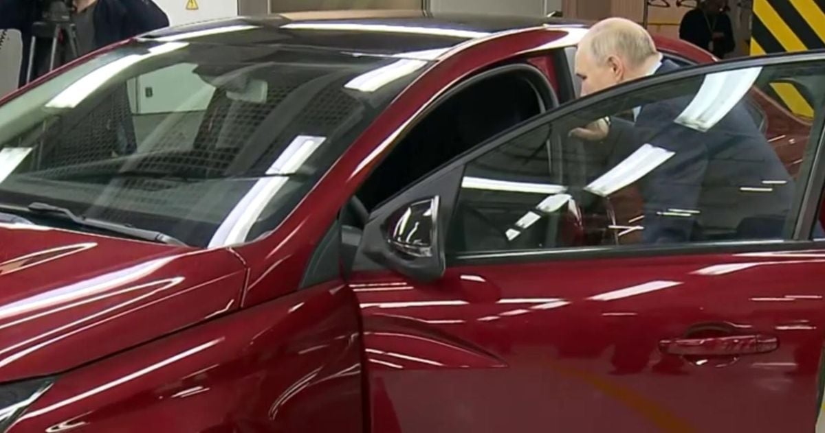 Putin Showcases New Lada Iskra During AvtoVAZ Visit