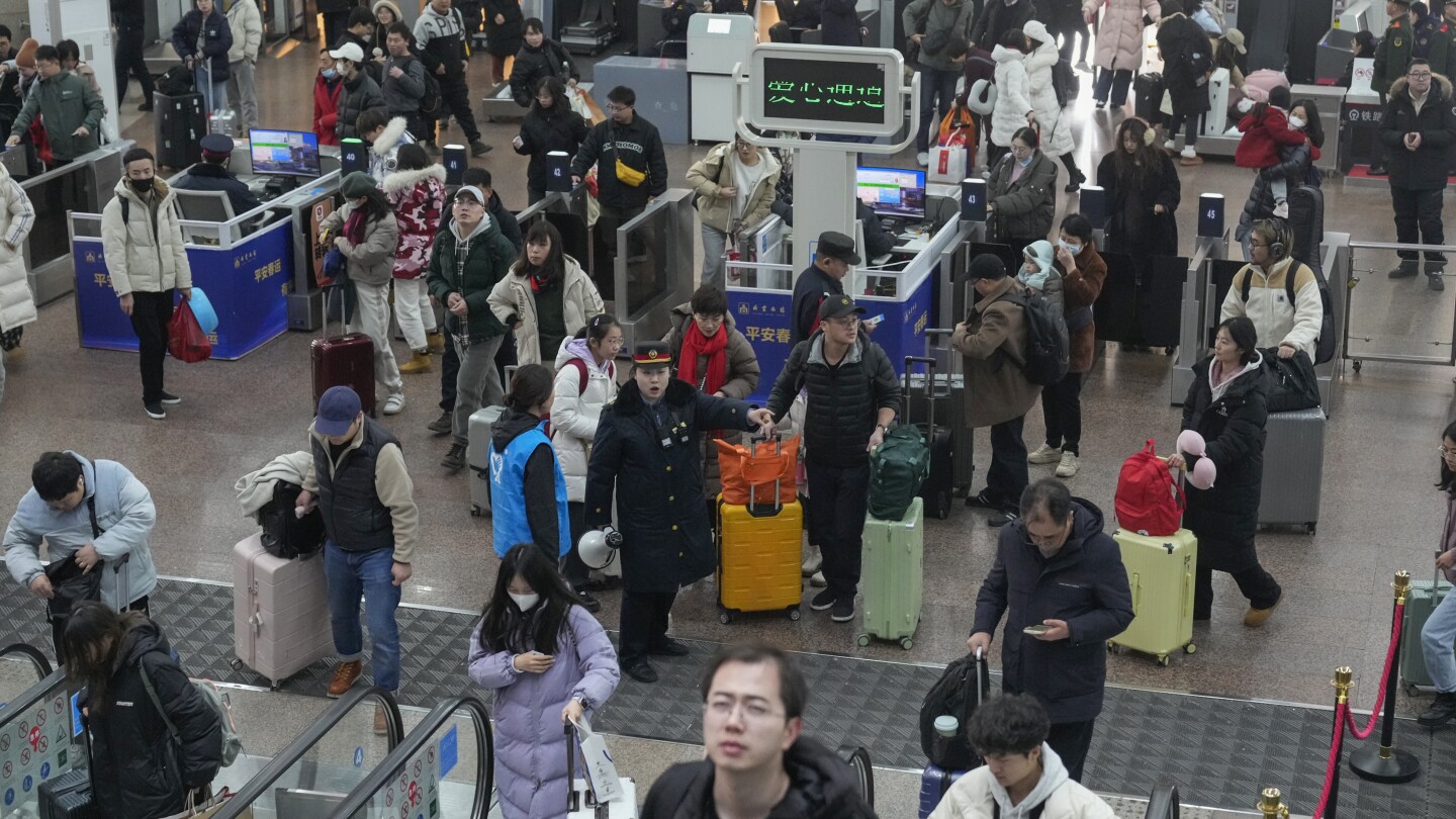 China's Lunar New Year travel rush kicks into high gear with 9 billion trips expected