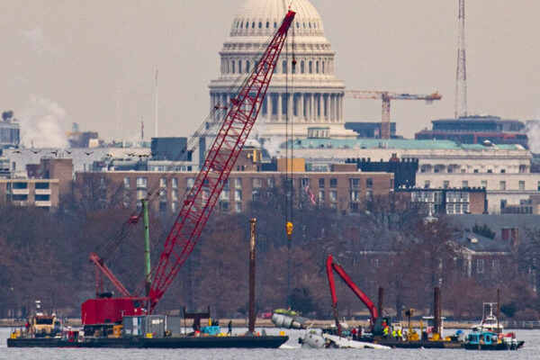 Crews Lift First Wreckage From D.C. Plane Crash Out of Potomac