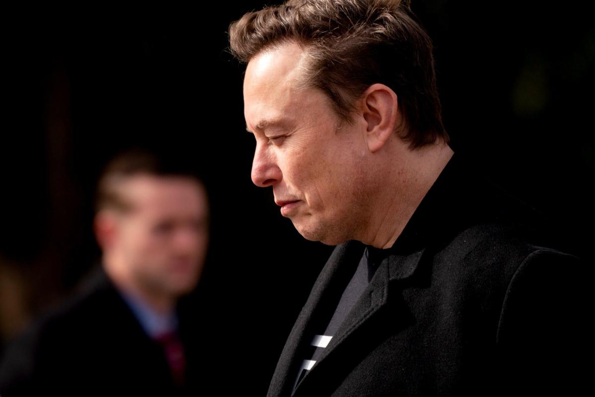 Musk Says xAI’s Grok 3 Chatbot Will Be Released Monday