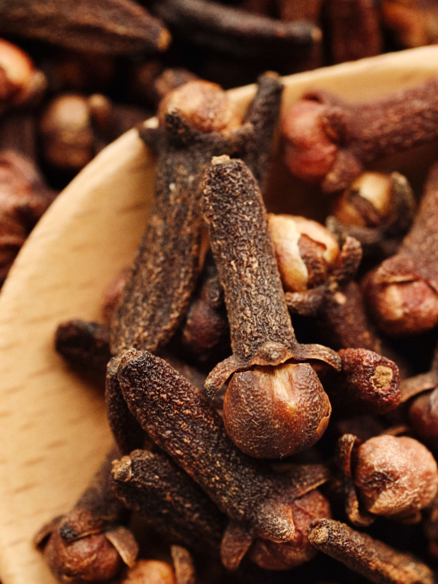 Cloves Benefits: 10 health benefits of chewing cloves daily