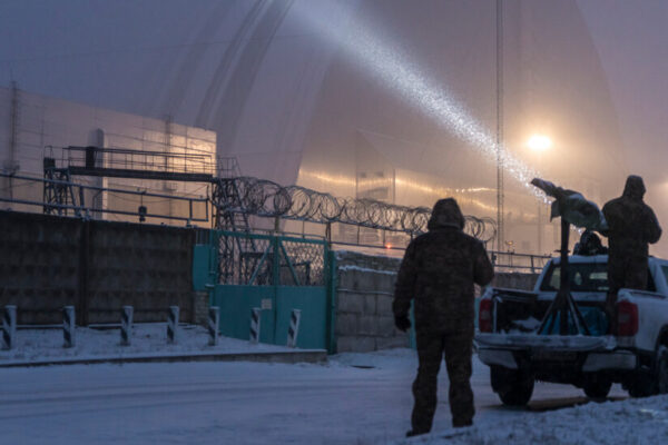 High Above Chernobyl, Workers Grapple With Ice, Fire and Nuclear Fears High Above Chernobyl, Workers Grapple With Ice, Fire and Nuclear Fears