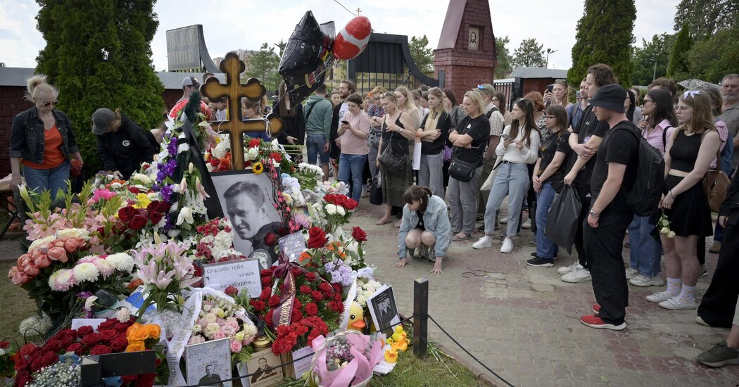 Even in Death, the Kremlin Views Navalny as an Enduring Threat