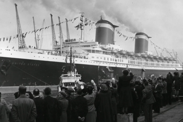 Historic SS United States makes final voyage before being turned into reef