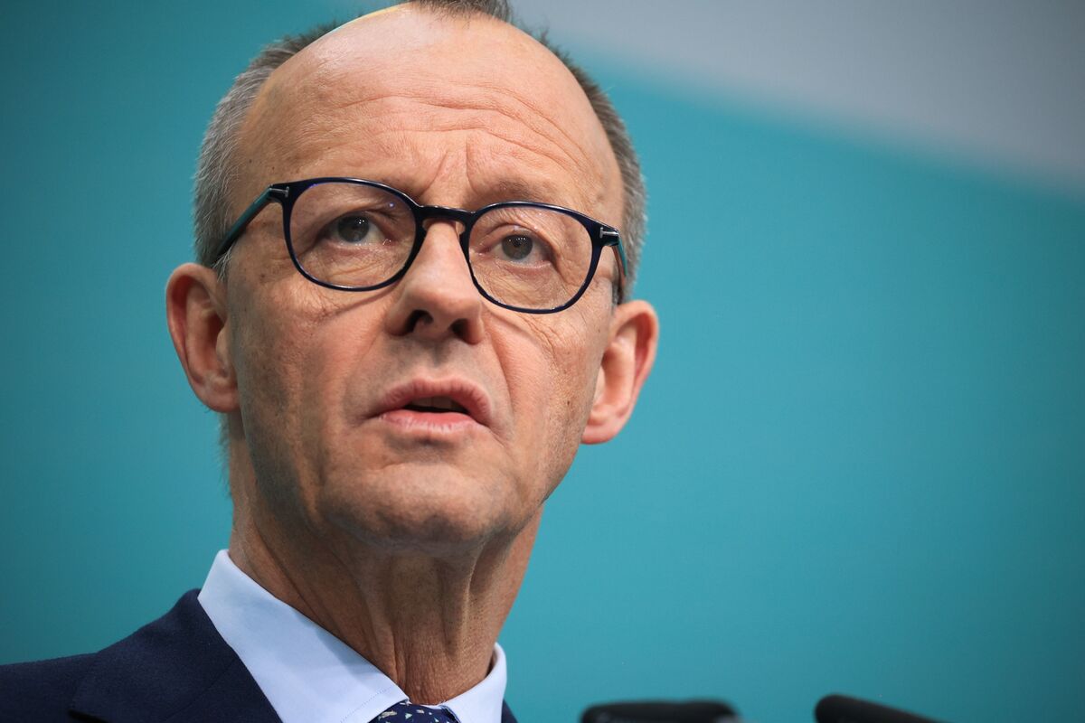Merz in Talks With German Allies to Rush Through Defense Funding