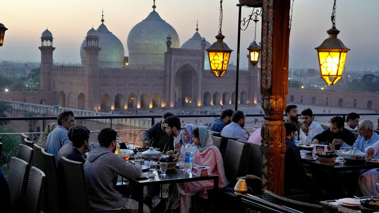How to practice healthy fasting during Ramadan