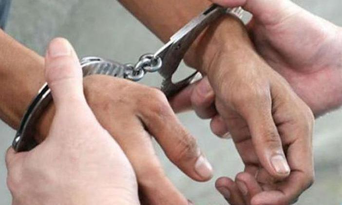 Four held for stealing from mobile shops