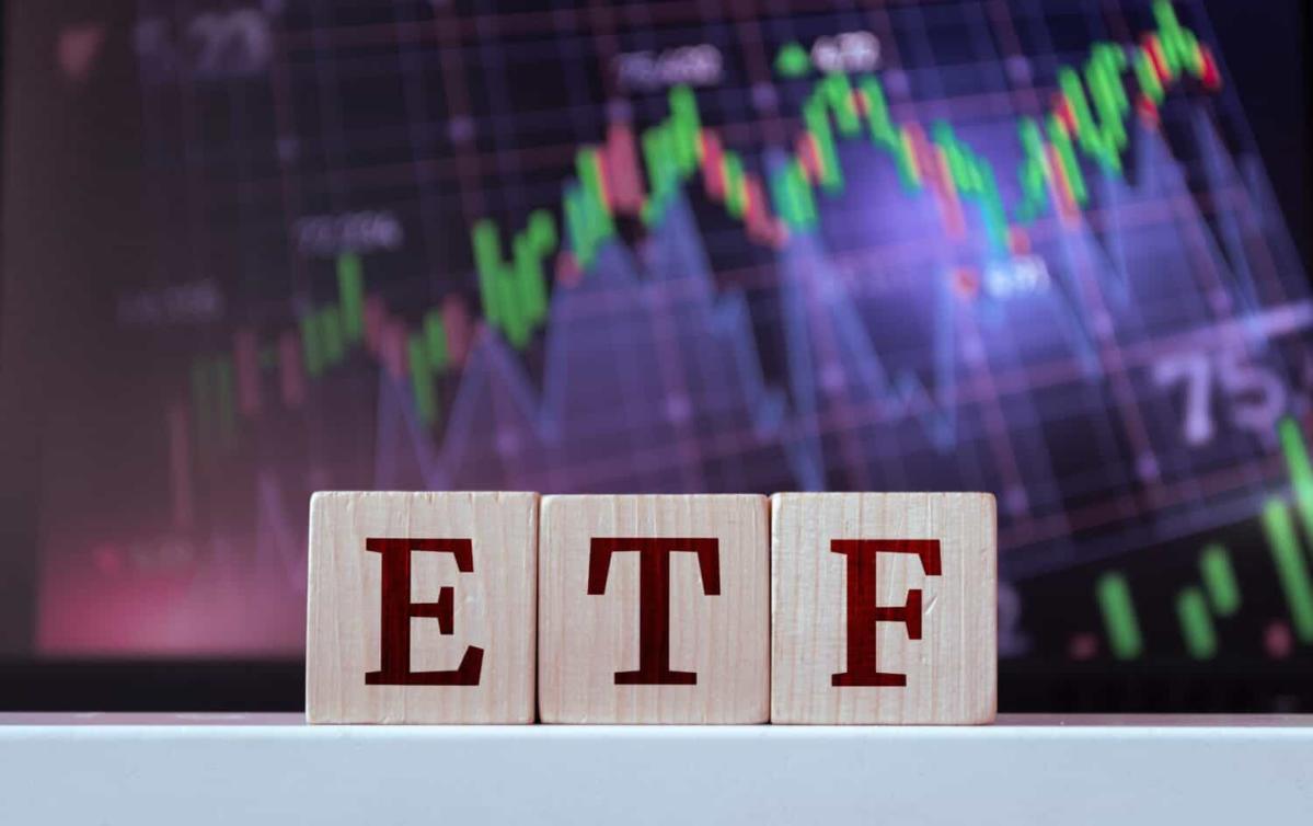 5 Actively Managed ETFs That Outperformed Warren Buffett Last Year
