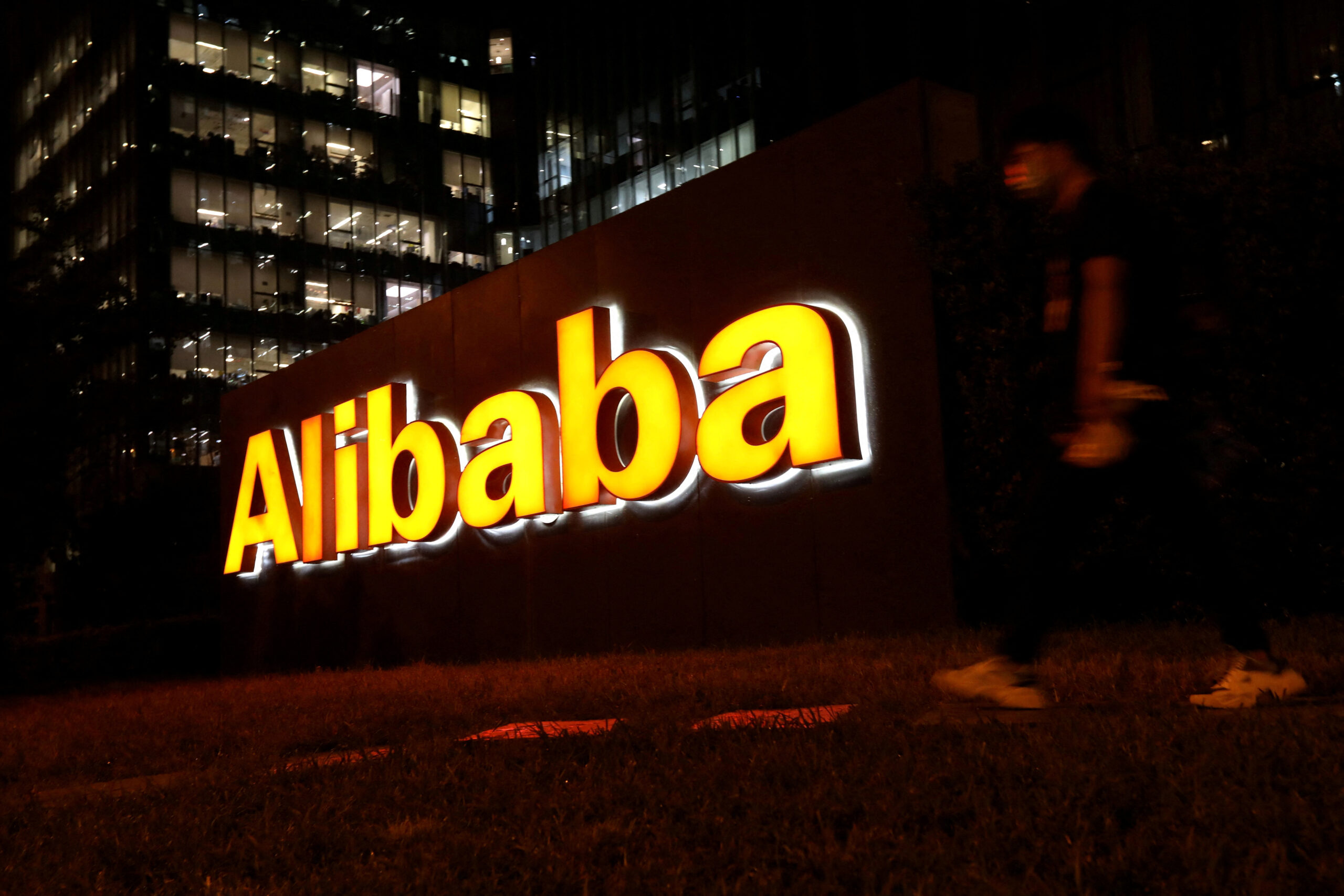 Companies put record amount in shareholders