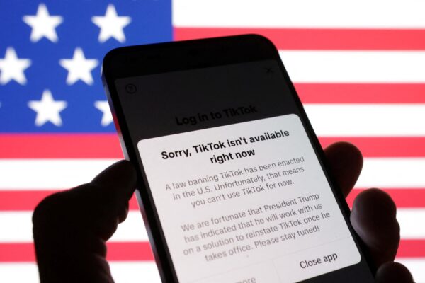 TikTok returns to US app stores after Trump delays ban | Social Media News