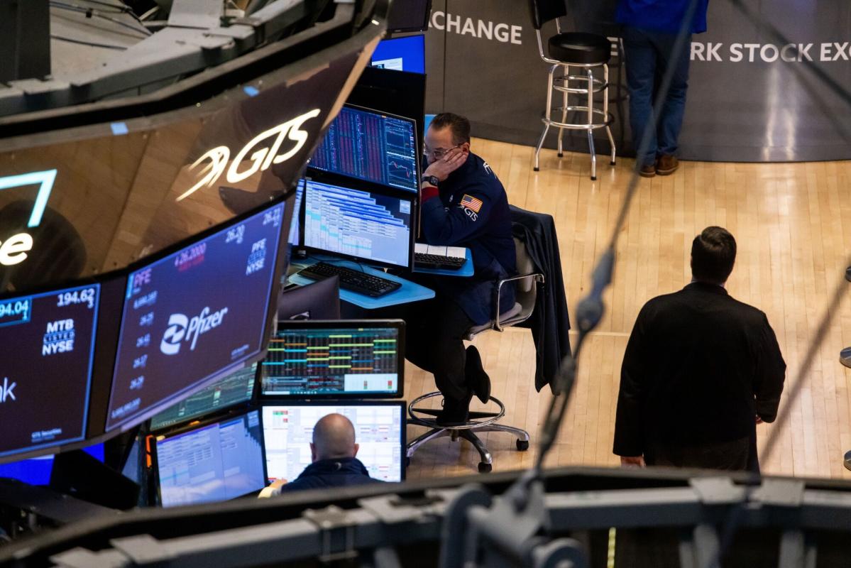 Corporate America’s Souring Profit Outlook Clouds Equity Rally