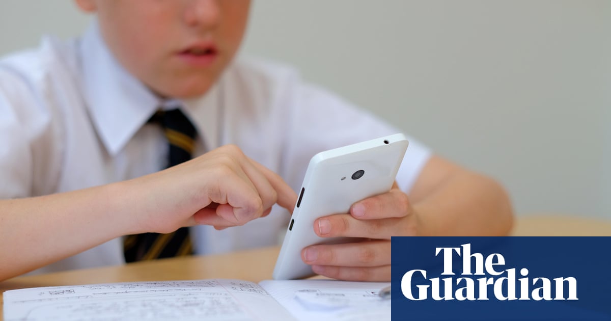 School ban on phones does not improve grades or health, says UK study | Schools