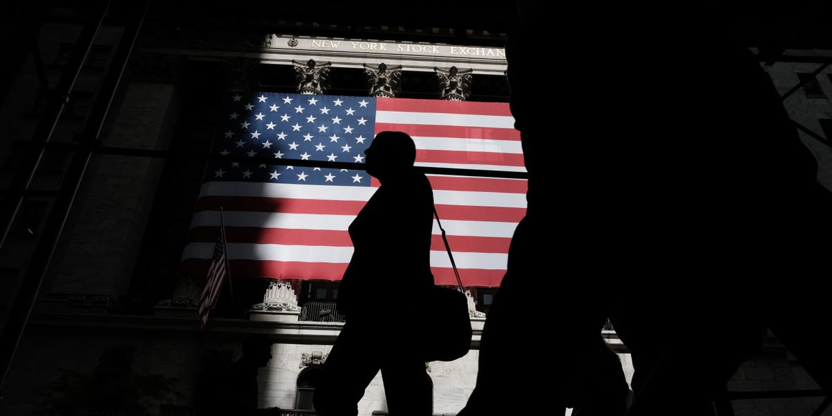 Stock Market Outlooks Diverge for Retail Investors and Big Institutions