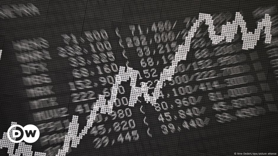 DAX index hits record high of 22,000 points – DW – 02/11/2025