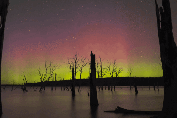 Comet Joins Colorful Aurora Australis in Tasmanian Sky Comet Joins Colorful Aurora Australis in Tasmanian Sky