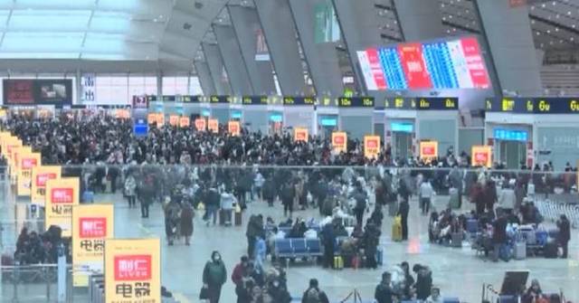 China witnesses increasing passenger flow as Spring Festival holiday to end