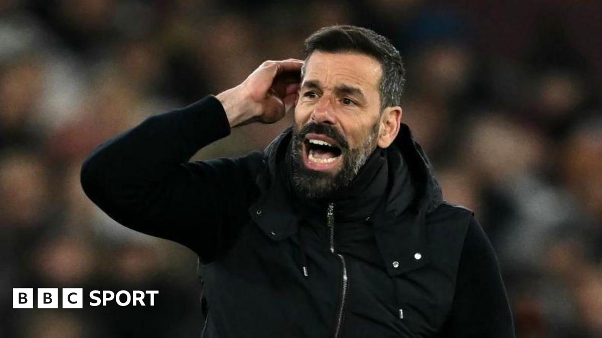 Ruud van Nistelrooy reacts in the defeat at West Ham