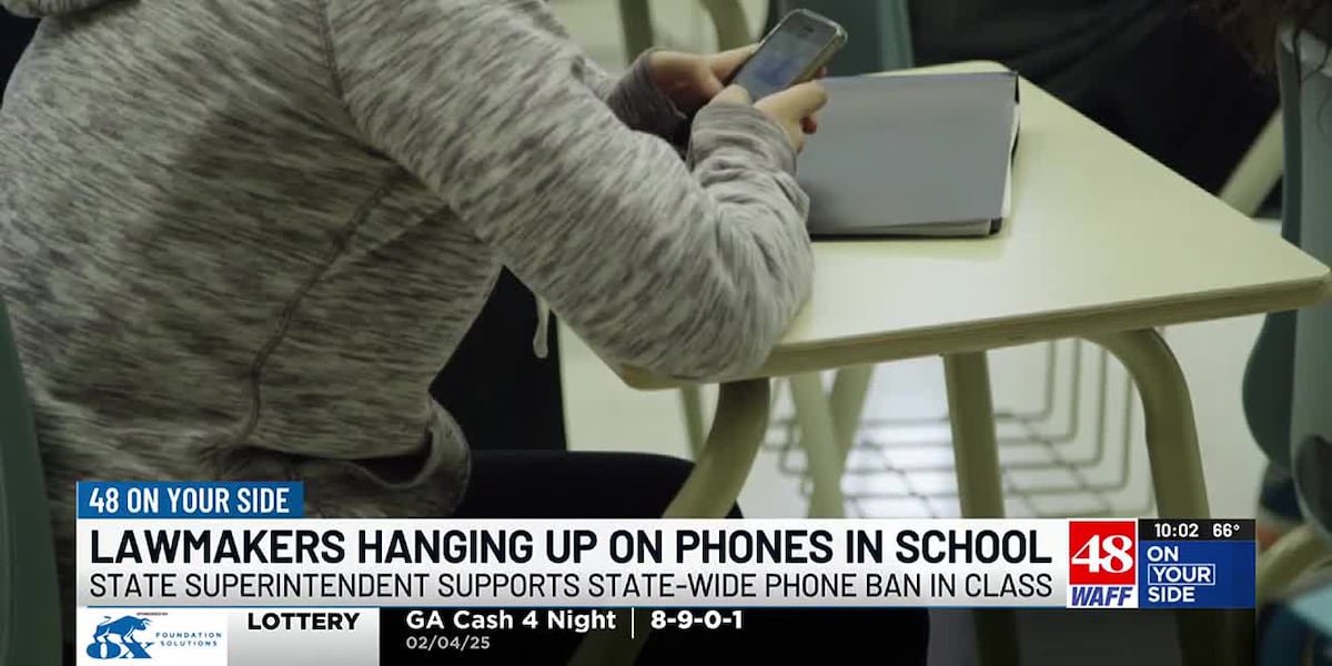 Alabama state superintendent backs bill banning phones in school