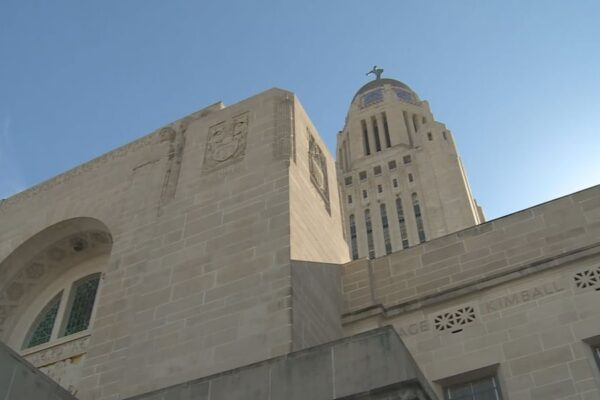 Nebraska lawmakers hear testimony on bill that would restrict cell phones in schools