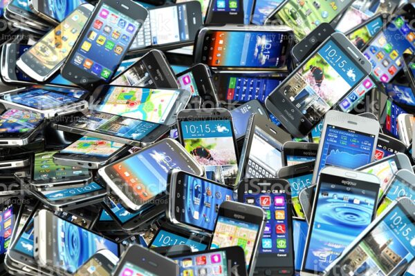 India cuts import tax on smartphone components, Apple, others set to gain India cuts import tax on smartphone components, Apple, others set to gain