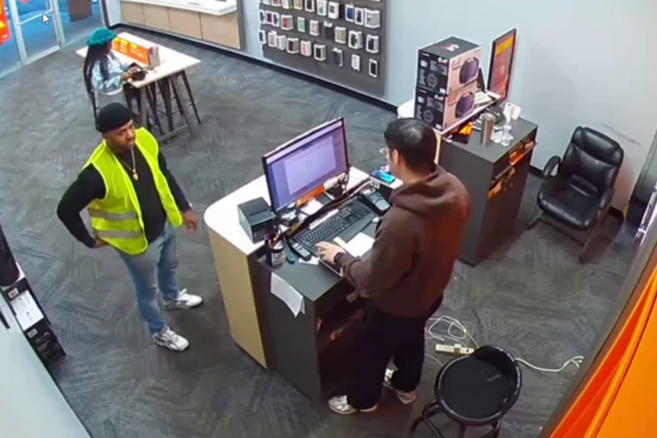 Man wanted in cellphone theft from mobile phone store, Atlanta police say Man wanted in cellphone theft from mobile phone store, Atlanta police say