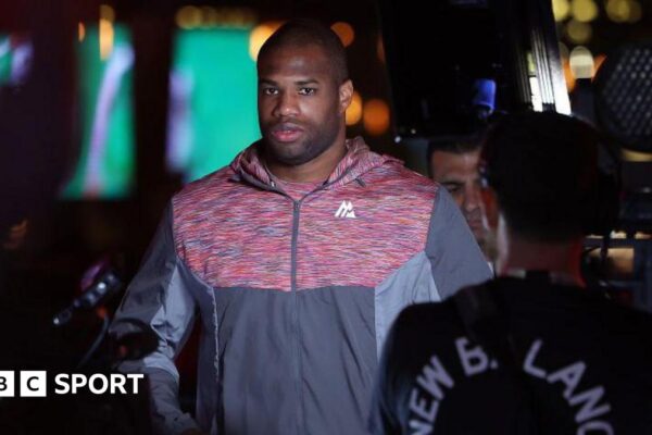 Daniel Dubois at the open workouts in Riyadh