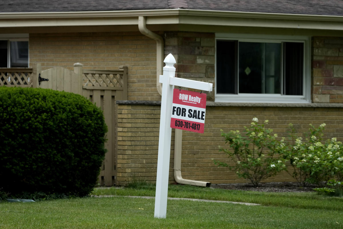 Around 60% of Canadians renewing their mortgages this year expect higher monthly payments: Royal LePage