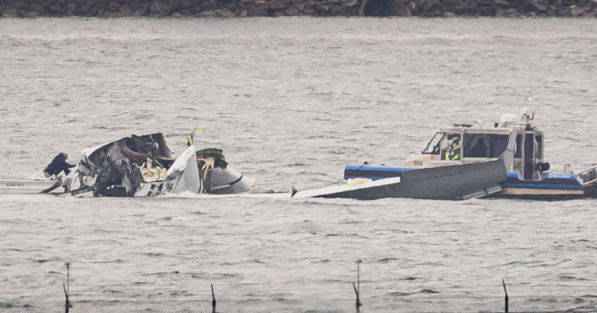 Crews awaiting equipment to pull plane fuselage from Potomac River