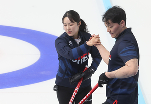 S. Korea beats Hong Kong to reach semifinals in mixed doubles curling at Winter Asiad