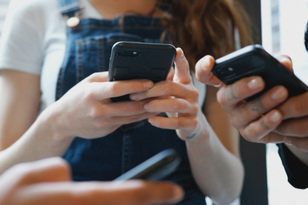 NWA parents and teachers discuss phones in classrooms