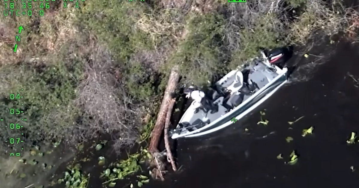 Video shows unresponsive man rescued from out-of-control boat in Florida