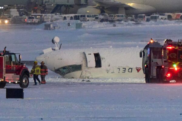 Delta offering $30K to passengers aboard flight that crashed, flipped in Toronto