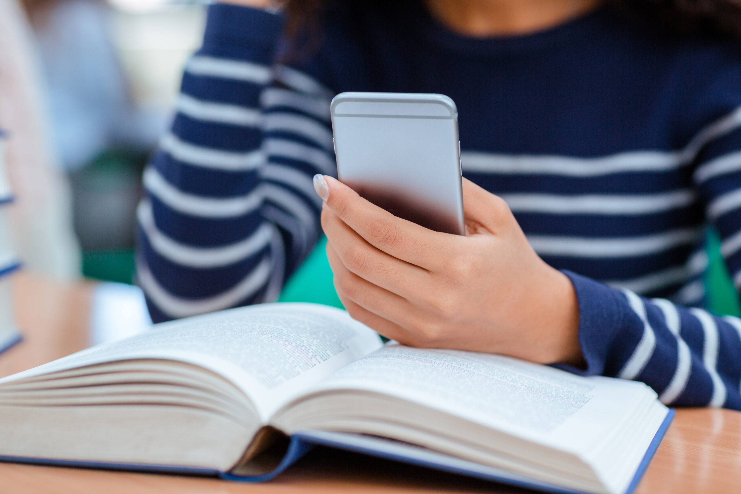 Board of Education Set to Discuss Cell Phone Use in Schools