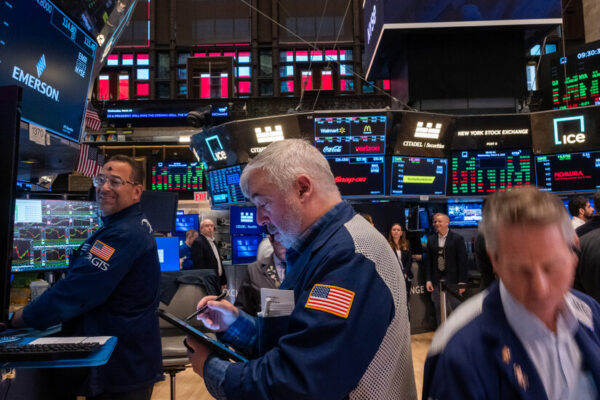 As Markets Whipsaw, Conservative Media Shrugs
