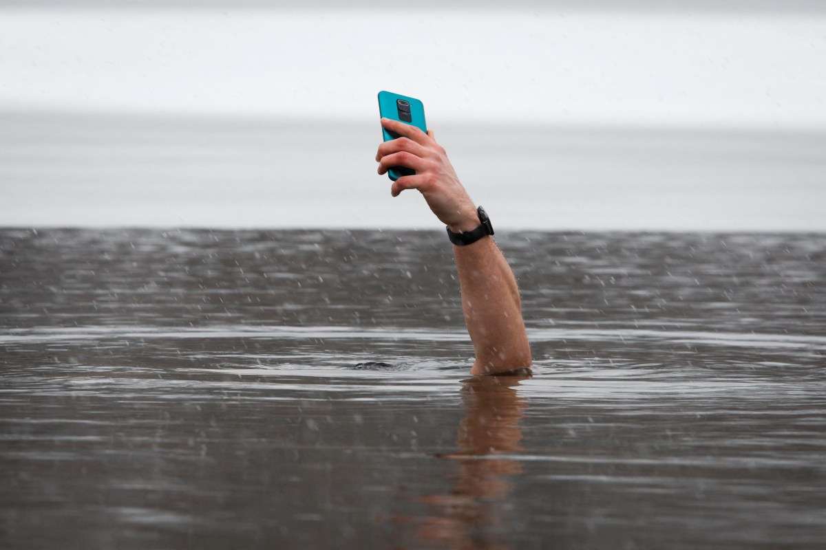 why some people refuse to have a smartphone