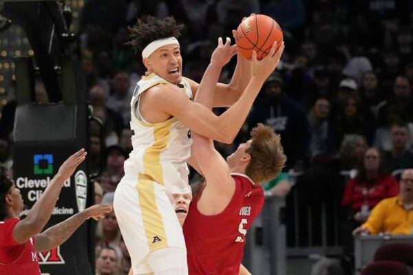 John Groce’s Akron wins MAC title in dramatic fashion over his brother’s team John Groce's Akron wins MAC title in dramatic fashion over his brother's team