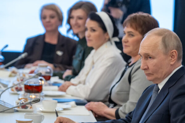 Putin Is ‘Carefully Studying’ Proposed Ukraine Cease-Fire