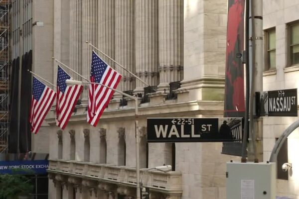 US stocks rally as investors weigh economic data, Trump policies US stocks rally as investors weigh economic data, Trump policies