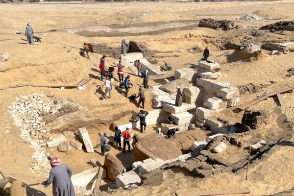 Tomb of Unknown Pharaoh Is Unearthed in Egypt Tomb of Unknown Pharaoh Is Unearthed in Egypt