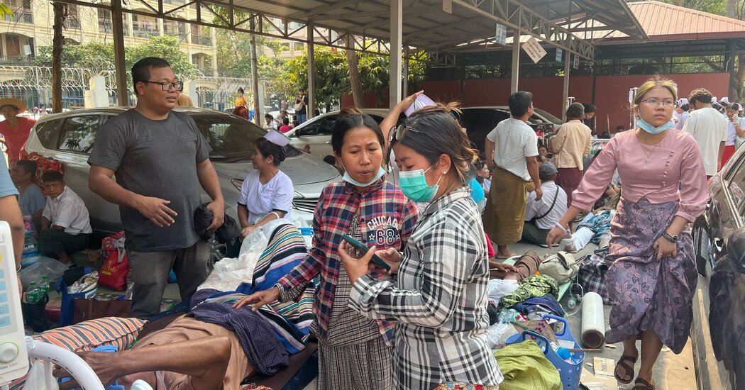 In Photos: An Earthquake Rocks Myanmar and Thailand