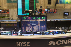 S&P 500 Flat, Nasdaq Dips as Robust Home Sales Ease Recession Fears