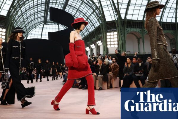 Supersized pearls and crystal bows: Chanel lures celebrity crowd to Paris | Chanel